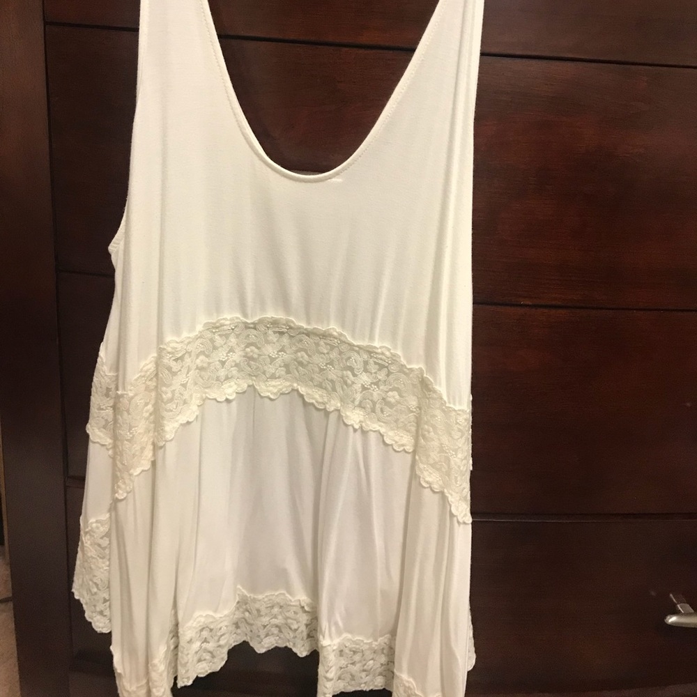 Tank top with lace accents